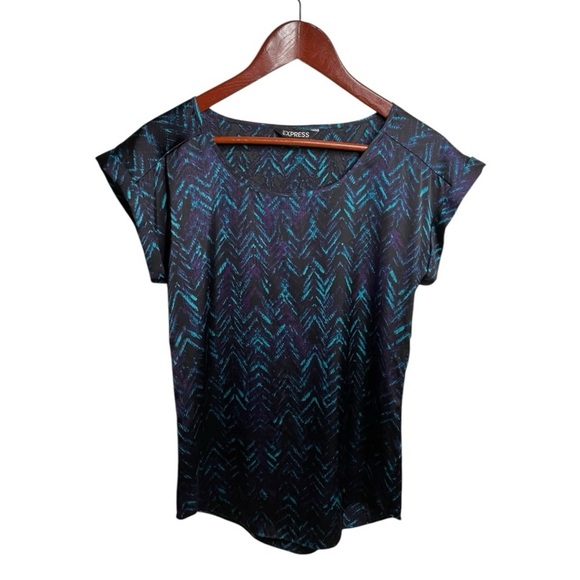 Express V-neck blouse Size:S and one crew neck size:xs - Picture 2 of 16